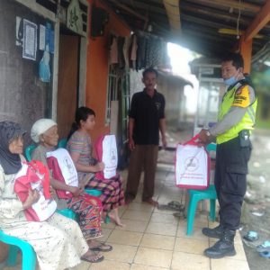 warga babelan dapat beras jokowi
