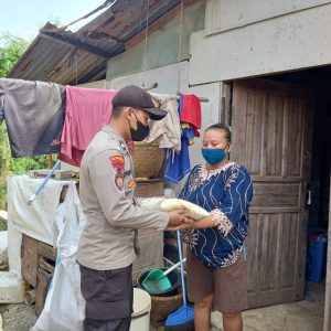 Polisi Bagi Sembako