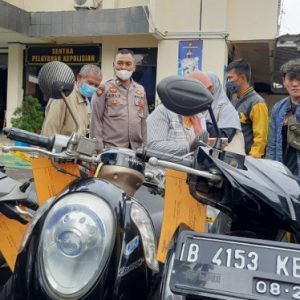 Polsek Bekasi Timur Didatangi Warga (ist/tvOne)