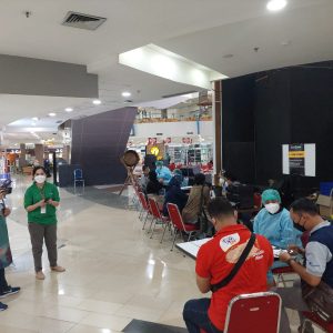 Vaksinasi di Mall