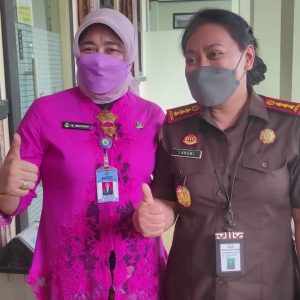 Kajari dan Kepsek SMAN 1 Kota Bekasi