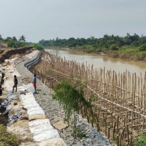 Tanggul Sungai Citarum Amblas