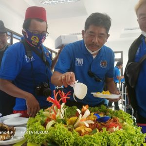 Tasyakuran HPN di PWI Bekasi Raya