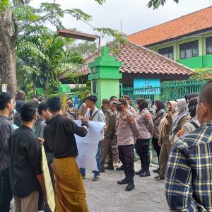 SMAN 2 Kita Bekasi Didemo