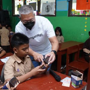 Bapak Setiatno Budiman, Direktur Risiko PermataBank saat kelas Literasi Keuangan pada acara PermataBank CERITA Bekasi