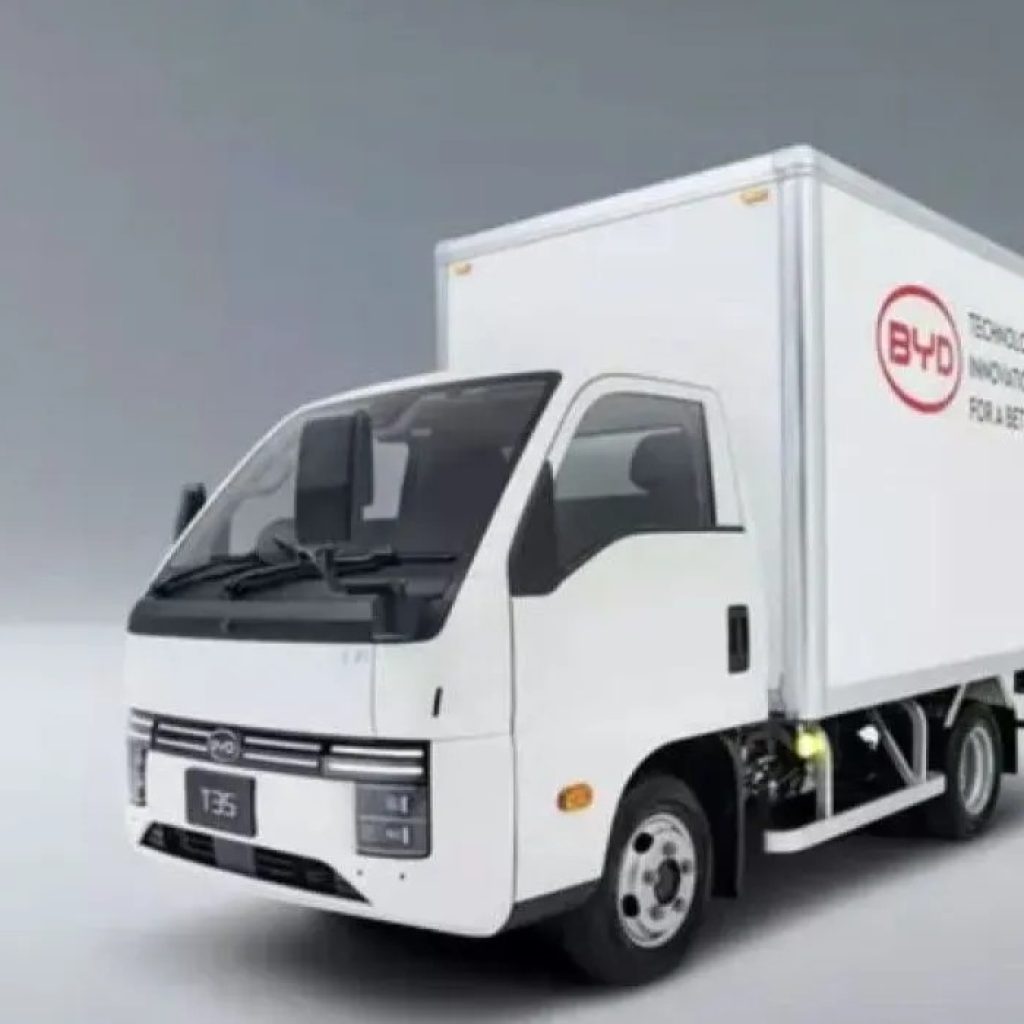 Truk listrik BYD T35.