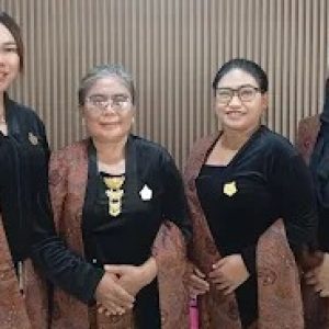 Ketua Harpi Melati Ranting Cikarang, Budeh Karsiyah. Ketua Harpi Melati Ranting Cikarang, Budeh Karsiyah.