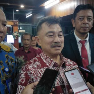 Wakil Wali Kota Bekasi, Abdul Harris Bobihoe. Wakil Wali Kota Bekasi, Abdul Harris Bobihoe.