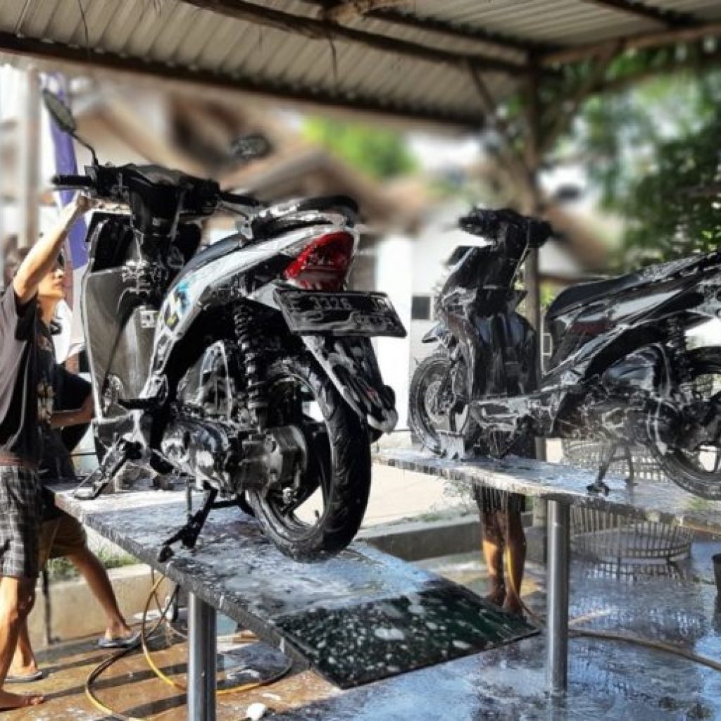 Ilustrasi Cuci Motor.