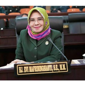 Sekretaris Komisi II DPRD Kota Bekasi, Dr. Hj. Evi Mafriningsianti, S.E., M.M.