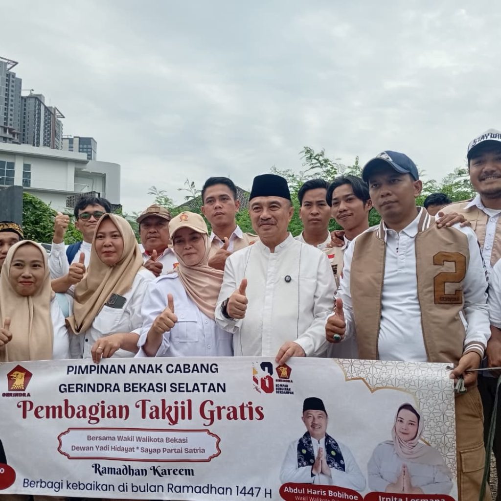 Bagi-bagi Takjil Gratis.