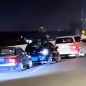 Pengemudi Mobil Ugal-ugalan.