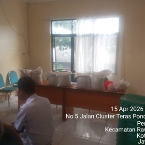 Bantuan Pangan di Kelurahan Pengasinan.
