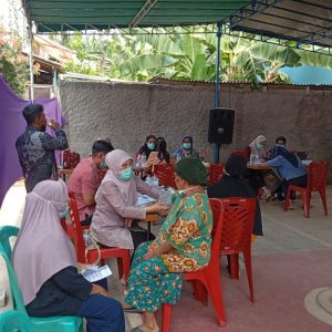 Warga Jakasetia Cek Kesehatan Gratis.