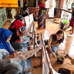 Pelatihan Membatik. Pelatihan Membatik.
